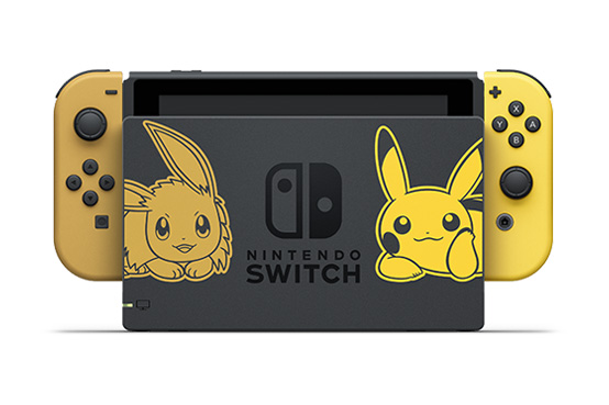 Dock d'une Nintendo Switch édition Pokémon Let's Go, Pikachu et Évoli.