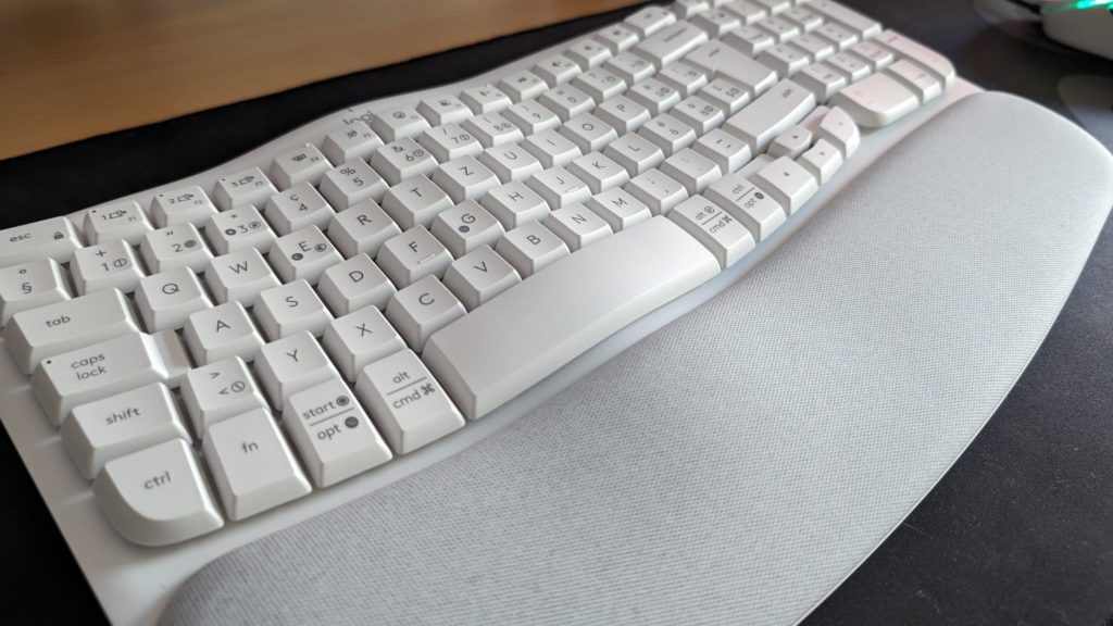 TEST - Logitech Wave Key, un clavier qui vous veut du bien