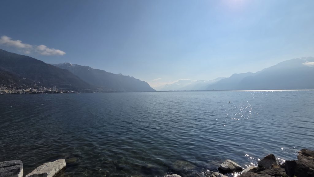 Samsung Galaxy S25 Montreux Lac Leman