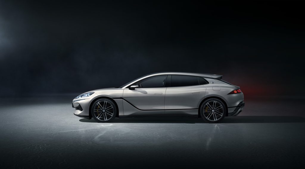 Denza Z9GT, le luxe chinois débarque en Europe